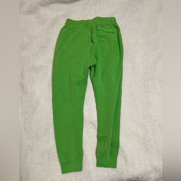 Nike Sportswear Club Logo Fleece Lime Green Jogger Sweatpants - Picture 3 of 5